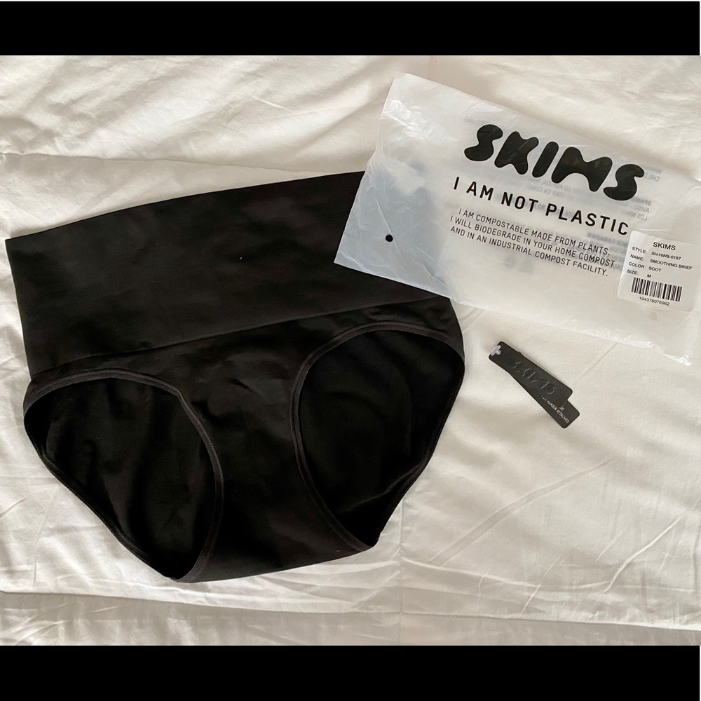 SKIMS Smoothing Brief (Butter Collection)